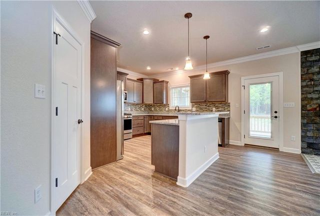 8577 Old Stage HWY, Smithfield, VA 23430