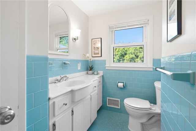 19 Crowfield Drive, Warwick, RI 02888