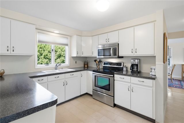 19 Crowfield Drive, Warwick, RI 02888