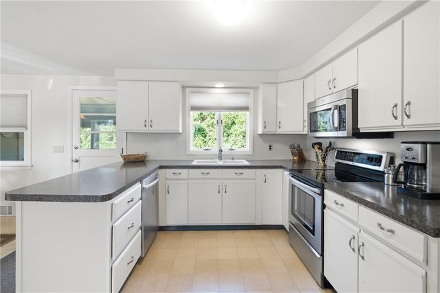 19 Crowfield Drive, Warwick, RI 02888