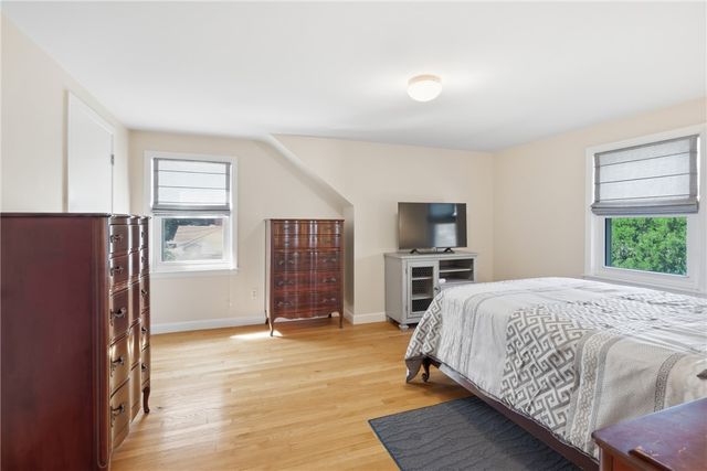 19 Crowfield Drive, Warwick, RI 02888