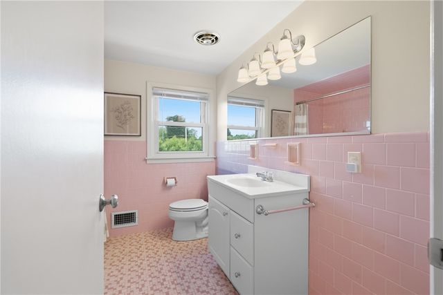 19 Crowfield Drive, Warwick, RI 02888