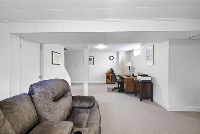 19 Crowfield Drive, Warwick, RI 02888