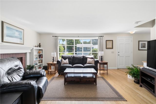 19 Crowfield Drive, Warwick, RI 02888