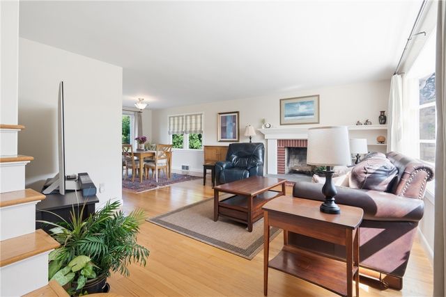 19 Crowfield Drive, Warwick, RI 02888