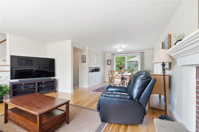 19 Crowfield Drive, Warwick, RI 02888