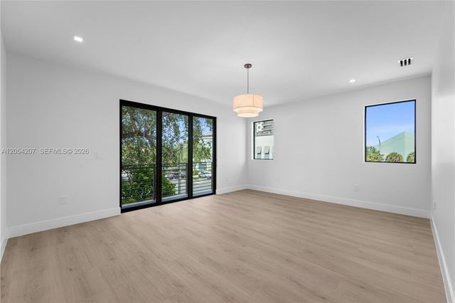 2735 SW 23rd Ter, Miami, FL 33145