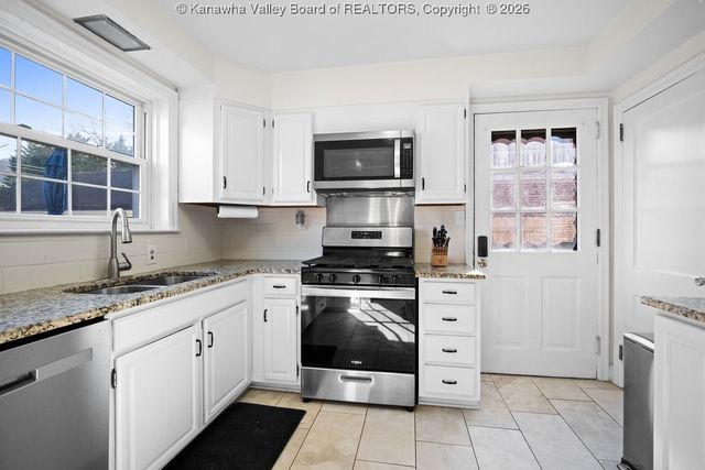 4106 Staunton Avenue Se, Charleston, WV 25304