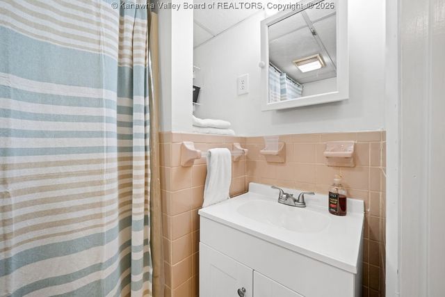 4106 Staunton Avenue Se, Charleston, WV 25304