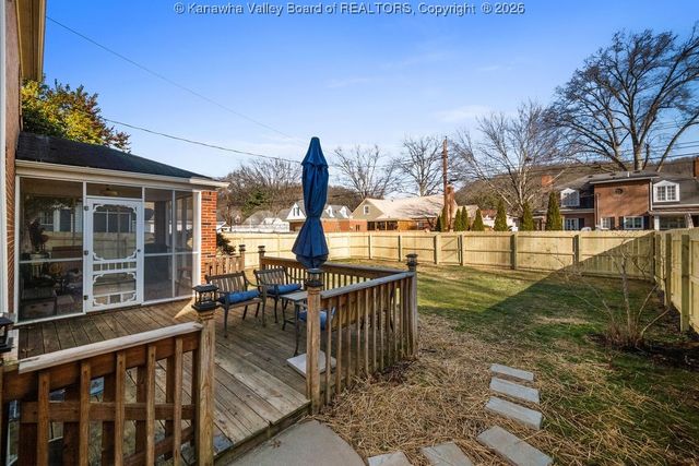 4106 Staunton Avenue Se, Charleston, WV 25304