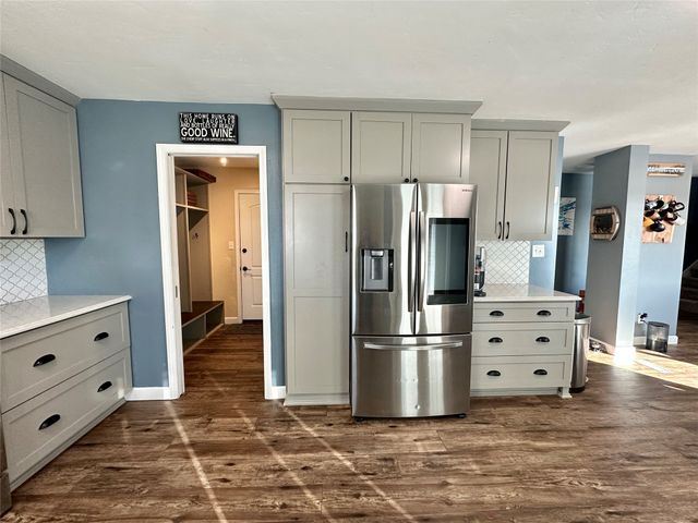 1609 S 12th Avenue E, Newton, IA 50208