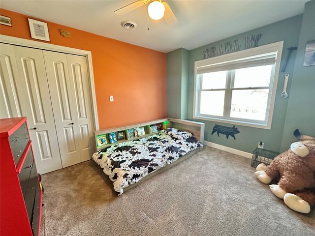 1609 S 12th Avenue E, Newton, IA 50208