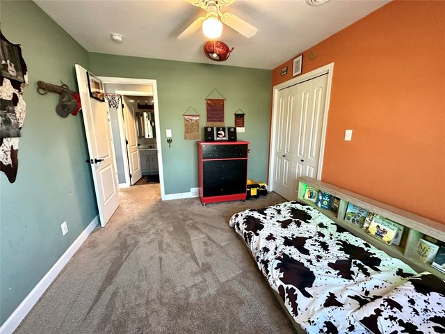 1609 S 12th Avenue E, Newton, IA 50208