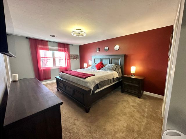 1609 S 12th Avenue E, Newton, IA 50208