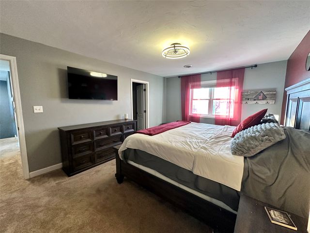 1609 S 12th Avenue E, Newton, IA 50208