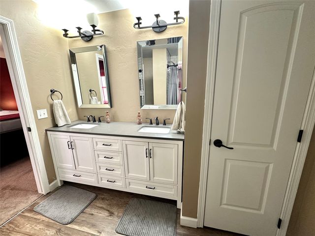 1609 S 12th Avenue E, Newton, IA 50208