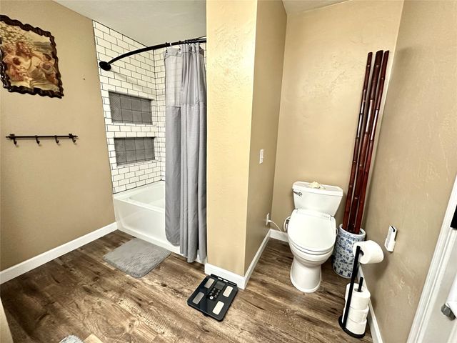 1609 S 12th Avenue E, Newton, IA 50208