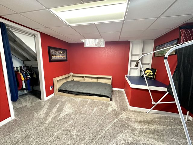 1609 S 12th Avenue E, Newton, IA 50208