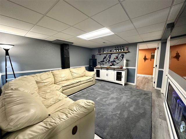 1609 S 12th Avenue E, Newton, IA 50208