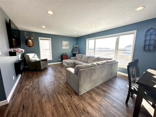 1609 S 12th Avenue E, Newton, IA 50208