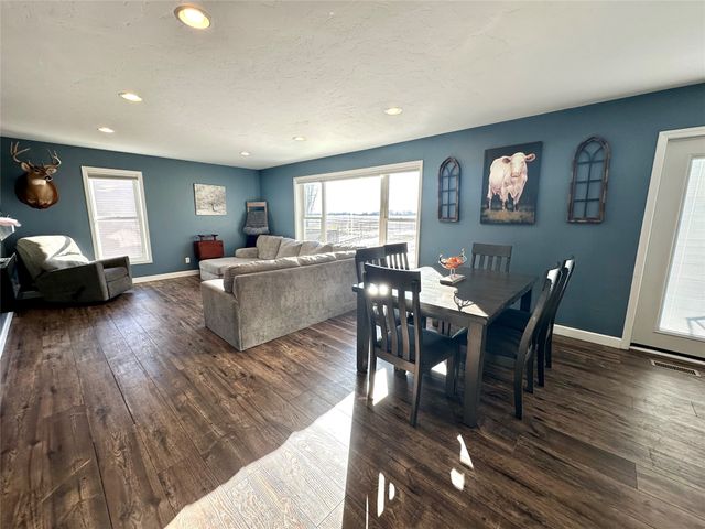 1609 S 12th Avenue E, Newton, IA 50208