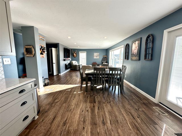 1609 S 12th Avenue E, Newton, IA 50208