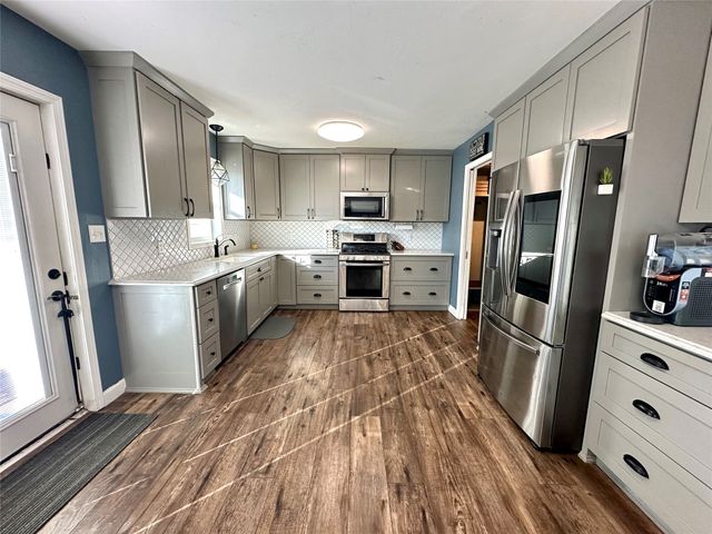 1609 S 12th Avenue E, Newton, IA 50208