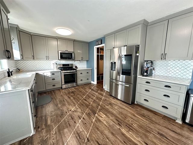 1609 S 12th Avenue E, Newton, IA 50208