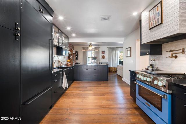 8221 E EDGEMONT Avenue, Scottsdale, AZ 85257