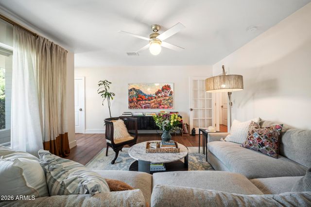 8221 E EDGEMONT Avenue, Scottsdale, AZ 85257