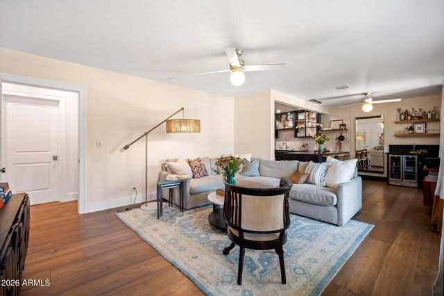 8221 E EDGEMONT Avenue, Scottsdale, AZ 85257