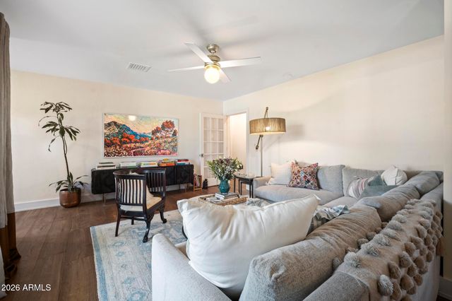 8221 E EDGEMONT Avenue, Scottsdale, AZ 85257