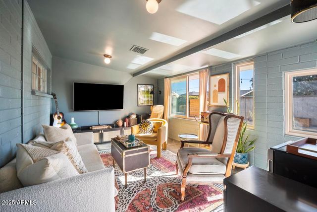 8221 E EDGEMONT Avenue, Scottsdale, AZ 85257