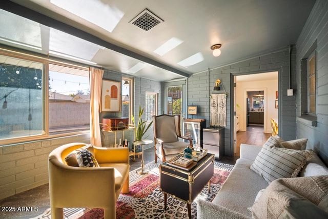 8221 E EDGEMONT Avenue, Scottsdale, AZ 85257