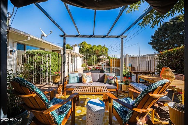 8221 E EDGEMONT Avenue, Scottsdale, AZ 85257