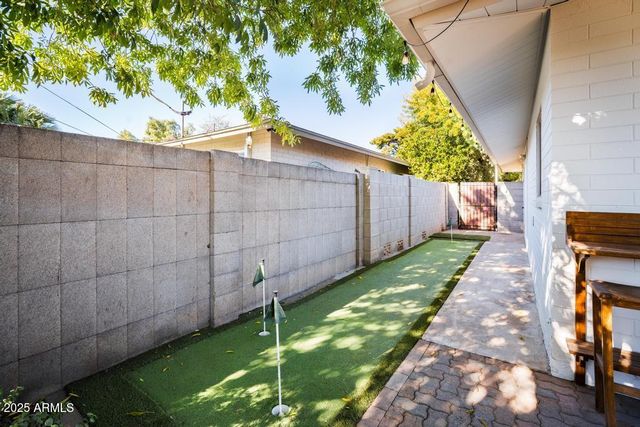8221 E EDGEMONT Avenue, Scottsdale, AZ 85257