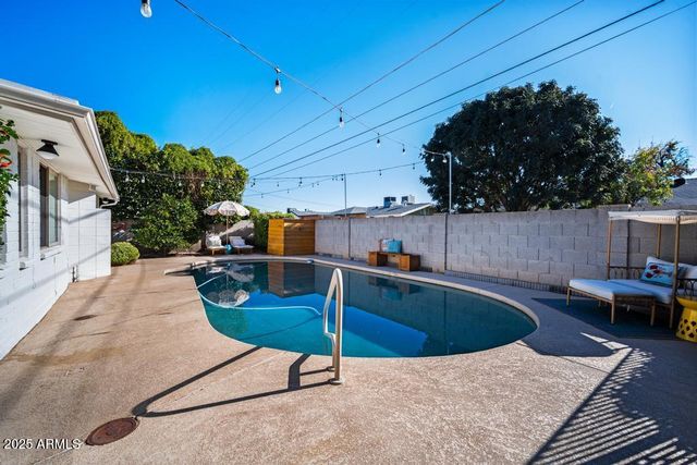 8221 E EDGEMONT Avenue, Scottsdale, AZ 85257