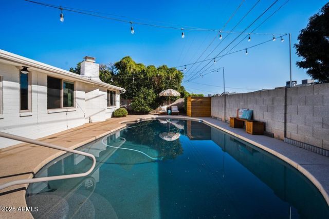 8221 E EDGEMONT Avenue, Scottsdale, AZ 85257