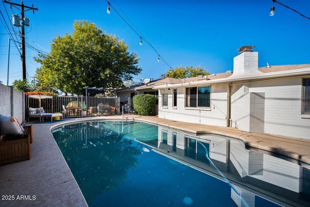 8221 E EDGEMONT Avenue, Scottsdale, AZ 85257