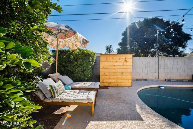 8221 E EDGEMONT Avenue, Scottsdale, AZ 85257