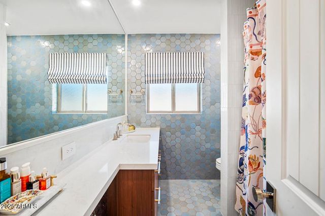 8221 E EDGEMONT Avenue, Scottsdale, AZ 85257