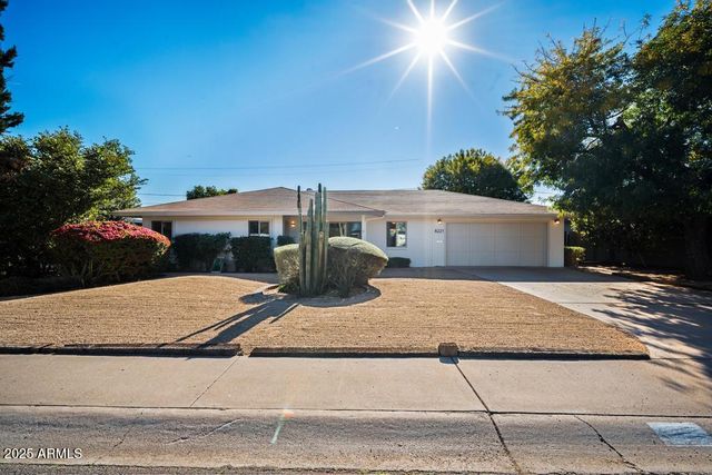 8221 E EDGEMONT Avenue, Scottsdale, AZ 85257