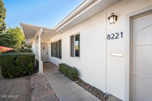 8221 E EDGEMONT Avenue, Scottsdale, AZ 85257