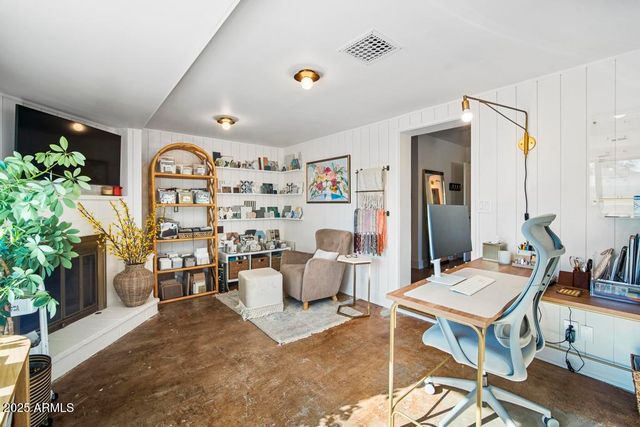 8221 E EDGEMONT Avenue, Scottsdale, AZ 85257