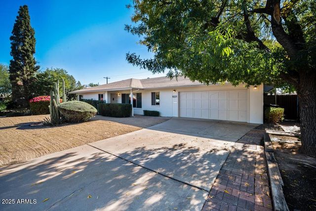 8221 E EDGEMONT Avenue, Scottsdale, AZ 85257