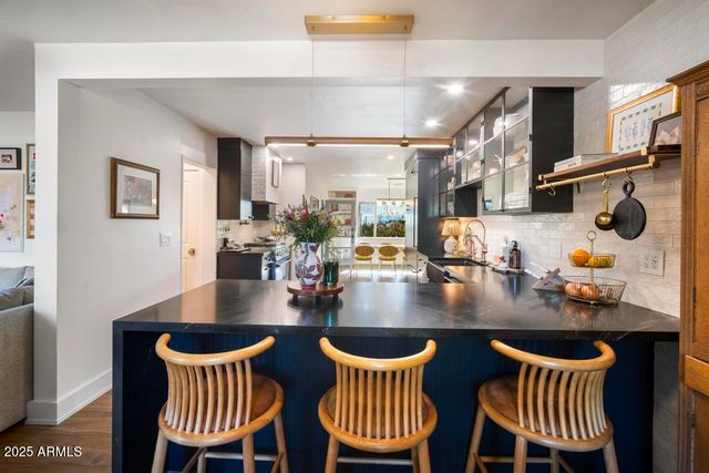 8221 E EDGEMONT Avenue, Scottsdale, AZ 85257