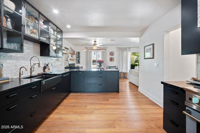 8221 E EDGEMONT Avenue, Scottsdale, AZ 85257