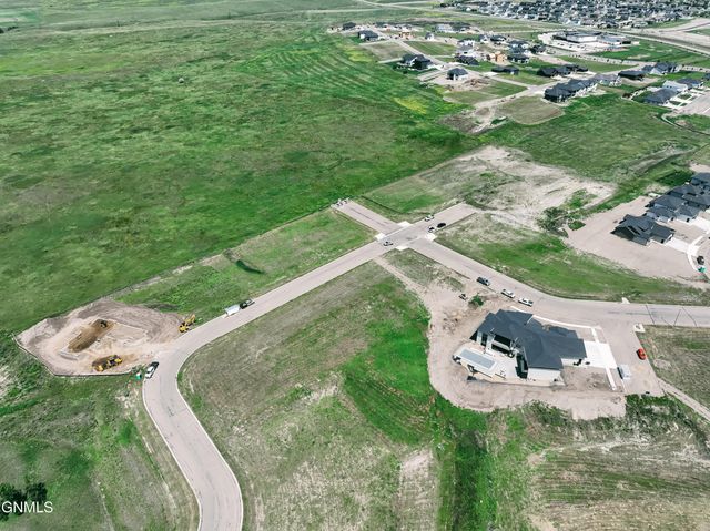 2709 Frisco Way, Bismarck, ND 58503 property photo