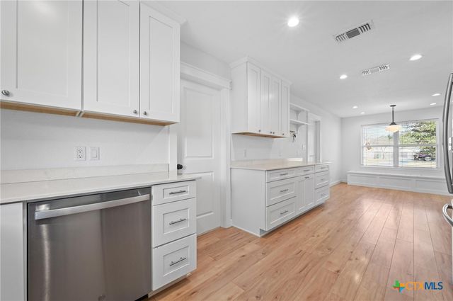 808 Vogel Drive, Lockhart, TX 78644