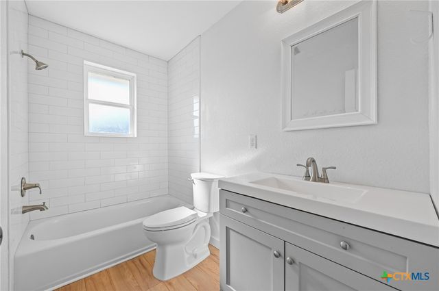 808 Vogel Drive, Lockhart, TX 78644